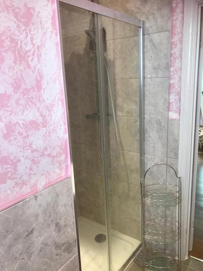 Large Double Room Next To Elisabeth Line Abbey Wood Exterior photo