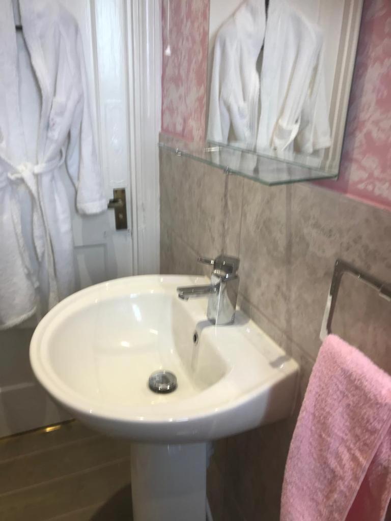 Large Double Room Next To Elisabeth Line Abbey Wood Exterior photo
