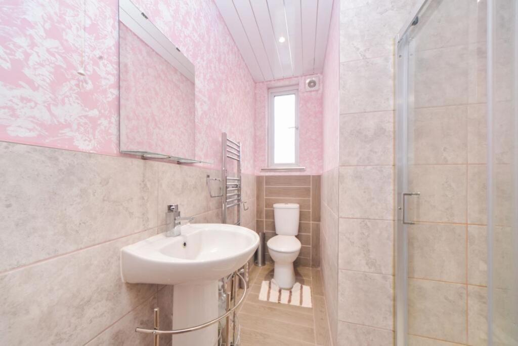 Large Double Room Next To Elisabeth Line Abbey Wood Exterior photo