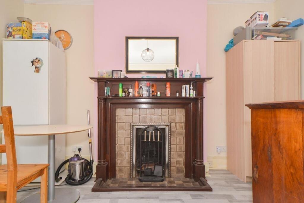 Large Double Room Next To Elisabeth Line Abbey Wood Exterior photo